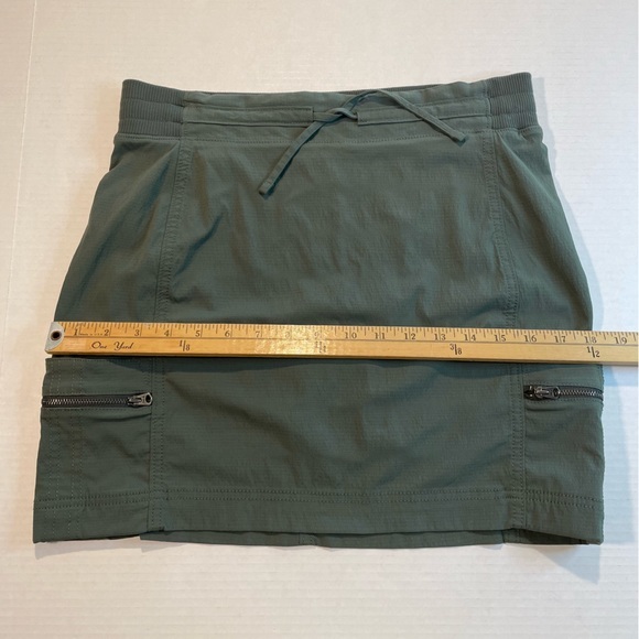 ATHLETA Trekkie Cargo Skort‎ Skirt Pockets Olive Army Green Hike Size 8 NWOT - Picture 7 of 13